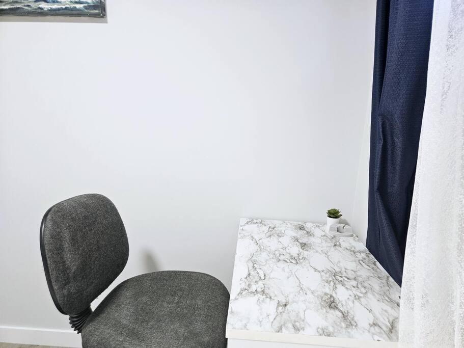 Cozy Suites In Calgary Area Balzac ภายนอก รูปภาพ