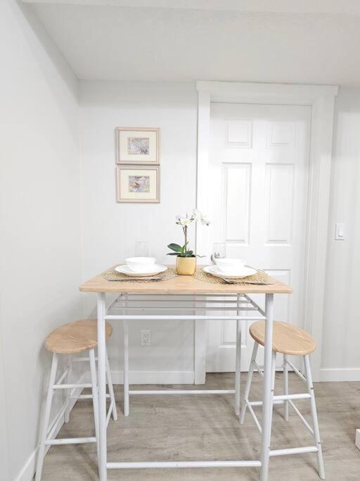 Cozy Suites In Calgary Area Balzac ภายนอก รูปภาพ